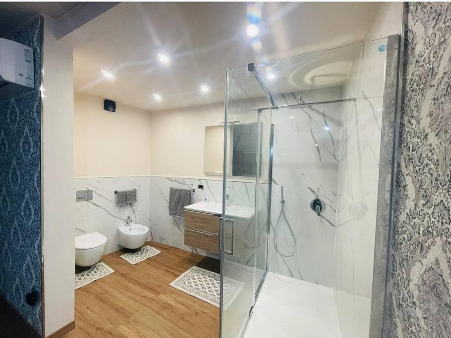 Suites Grey In Centro รานดัซโซ ภายนอก รูปภาพ
