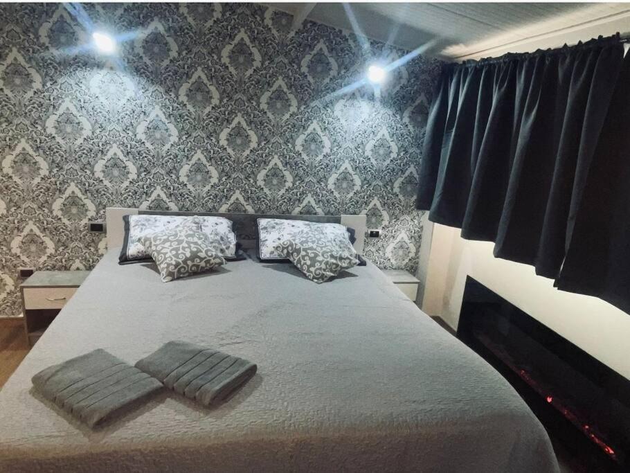 Suites Grey In Centro รานดัซโซ ภายนอก รูปภาพ