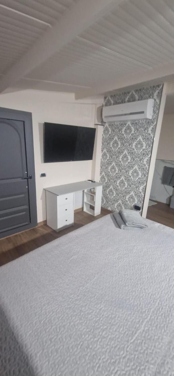 Suites Grey In Centro รานดัซโซ ภายนอก รูปภาพ